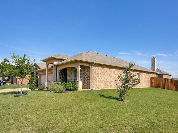3rd image of 3057 Beaver Creek Dr