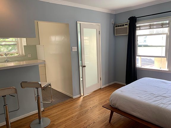 3rd image of 400 N Doheny Dr APT 12A