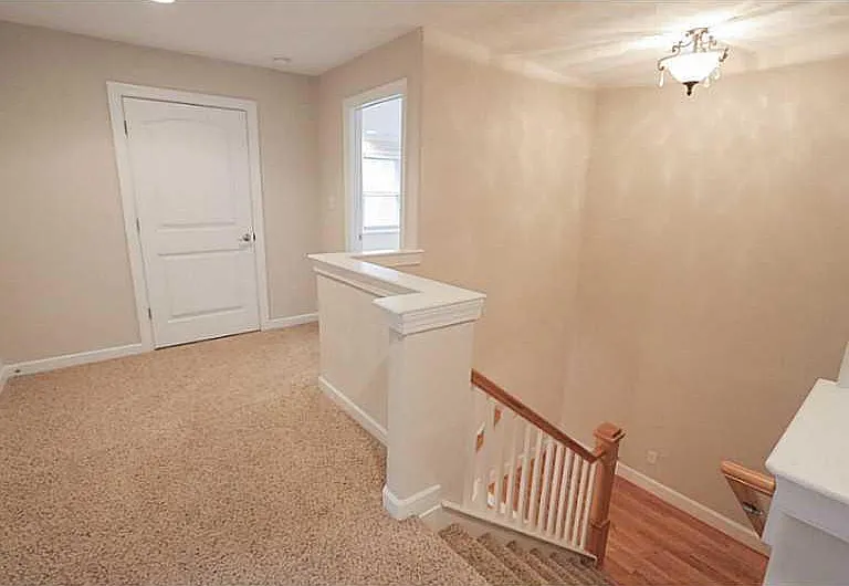 1325 Buckingham Ave — Photo 6