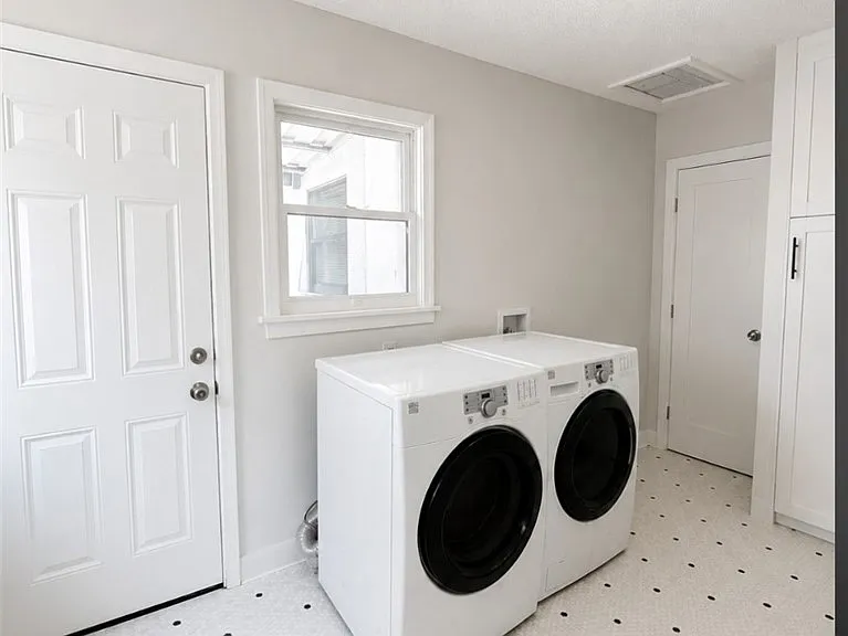 10820 Hunter Ave — Photo 11