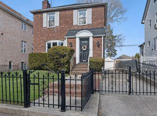 6335 Alderton St, Rego Park, NY 11374