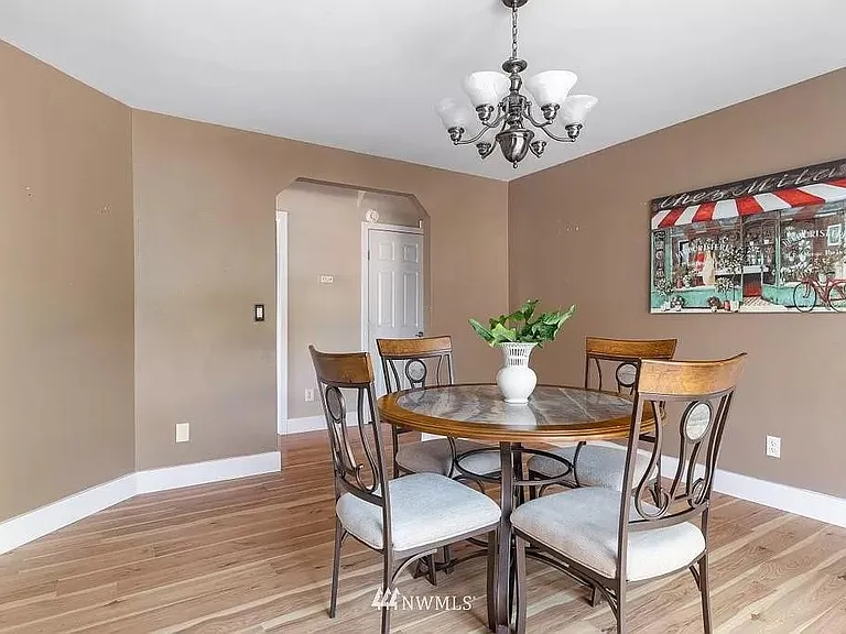 910 SW Regency Dr — Photo 13