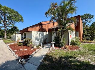 2058 Sunset Point Rd APT 11, Clearwater, FL 33765