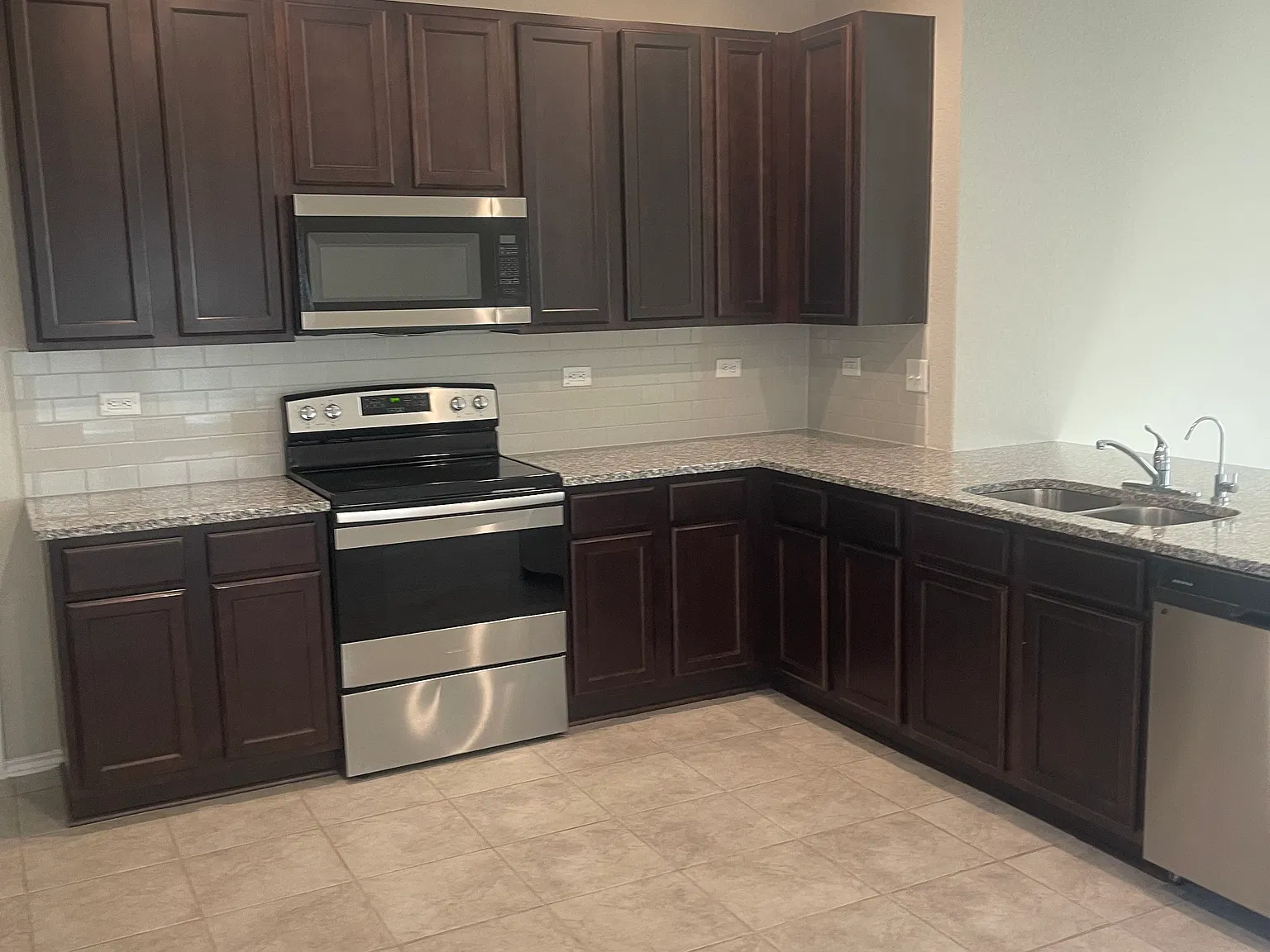 4 bed, 2125 sqft, $1,800 — Photo 3