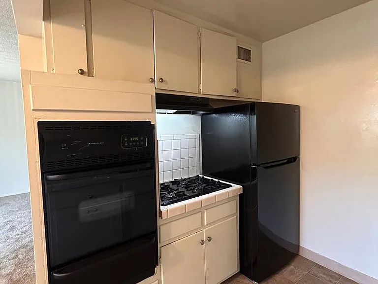 521 S Grevillea Ave — Photo 8