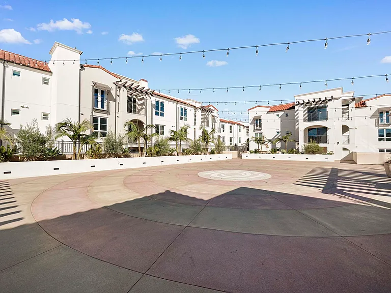 Eddy Redondo Residences — Photo 6
