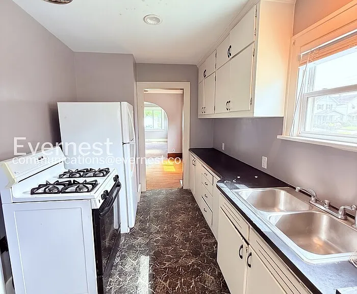 1803 Talbot St — Photo 3