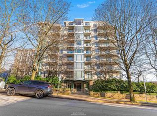 588 16th St #201, West Vancouver, BC