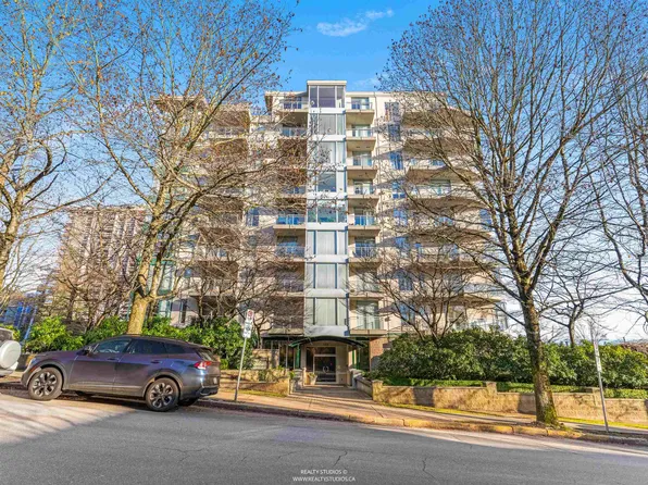 588 16th St #201, West Vancouver, BC V7V 3R7