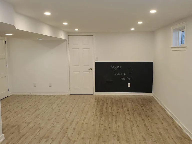347 Ella Ct #LOWER — Photo 5