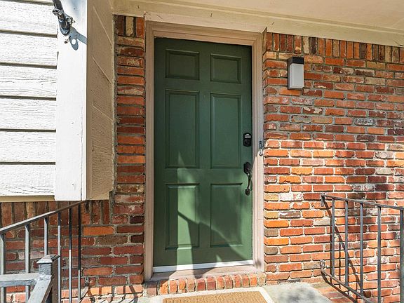 3rd image of 532 Conway Ln