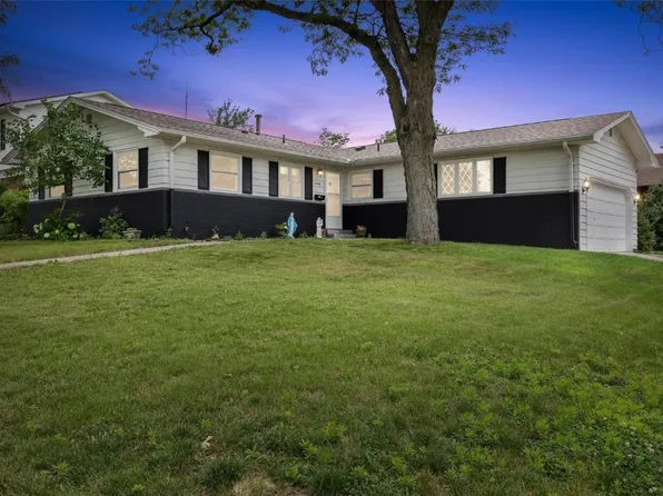 2400 Kilimanjaro Dr NE, Cedar Rapids, IA 52402