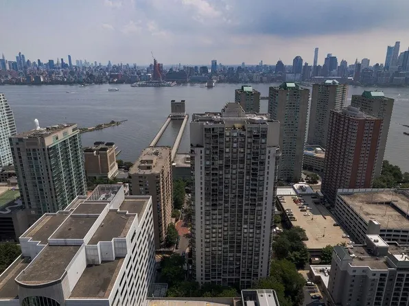 45 River Dr South image 31 of 49