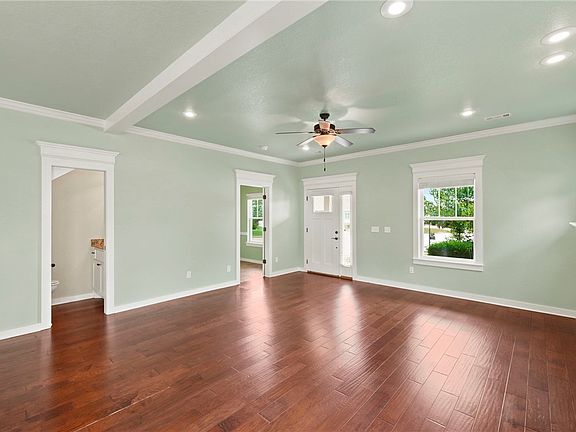 5th image of 610 S 59th Ct