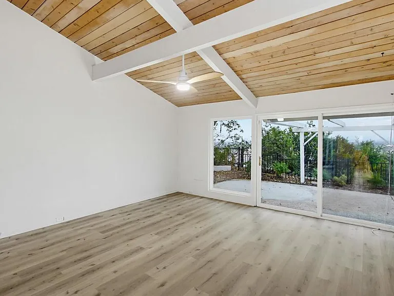 5605 Soledad Mountain Rd — Photo 18