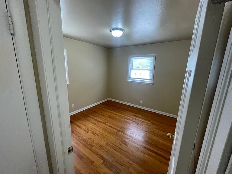 6221-6223 W Thurston Ave. (Duplex) — Photo 7