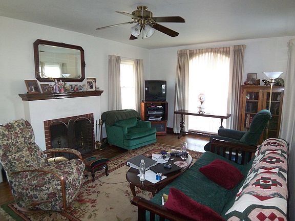 3rd image of 1005 N Broadway St
