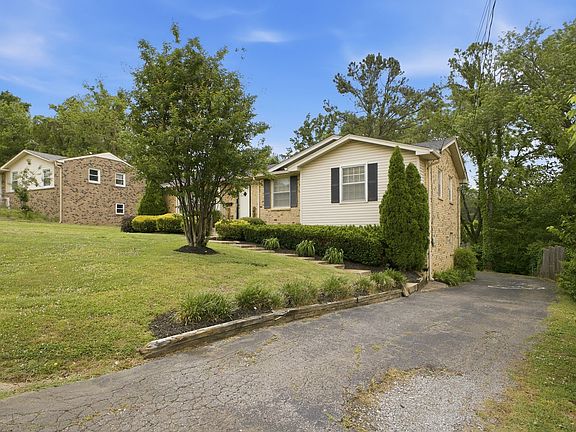 3rd image of 320 Ash Grove Dr