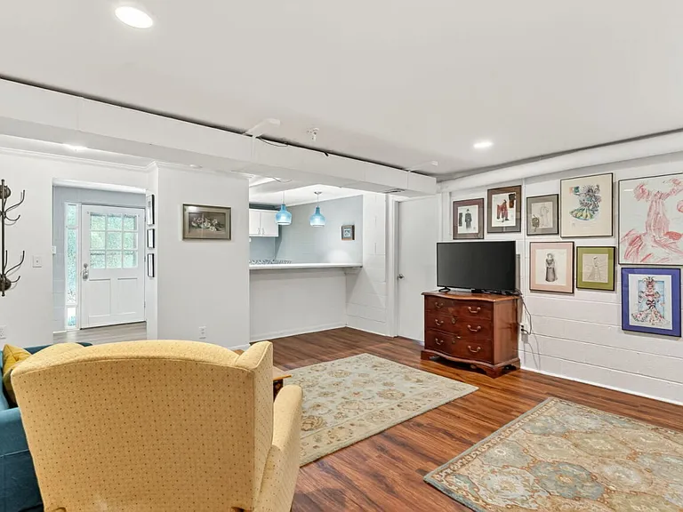 324A Glendale Dr — Photo 6