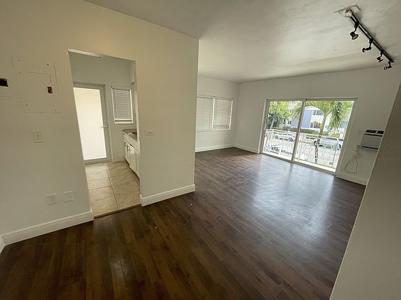 3rd image of 1044 Pennsylvania Ave APT 1