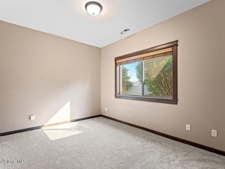 1315 E Mordyl Loop — Photo 16