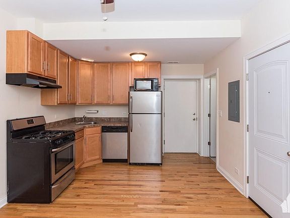 5th image of 847 W Cornelia Ave APT 2N