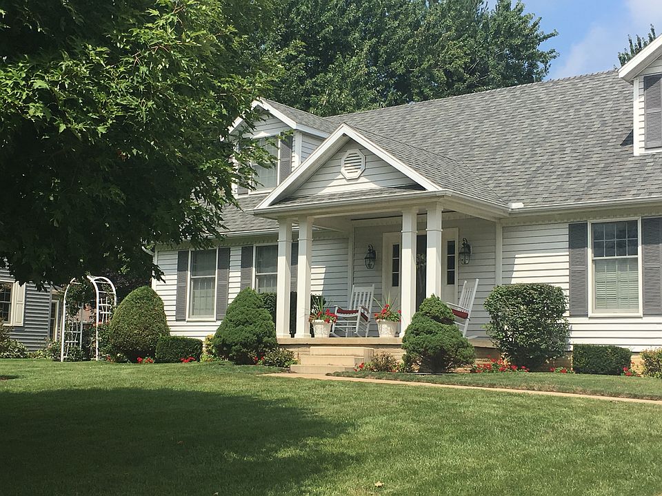 1st image of 930 Woodfield Dr