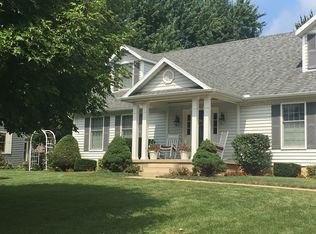 930 Woodfield Dr, Adrian, MI 49221