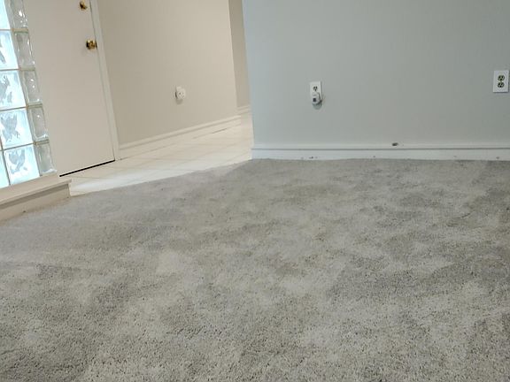 Den/hallway