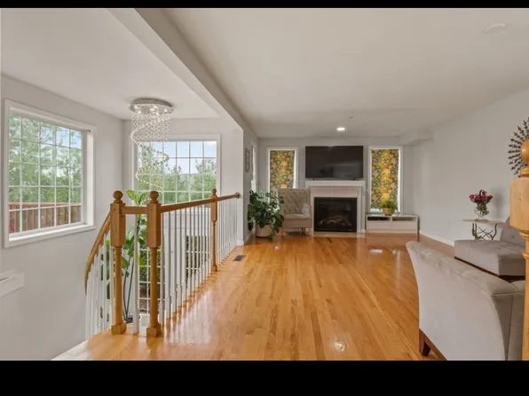 2 Paul Revere Path, Hopkinton, MA 01748