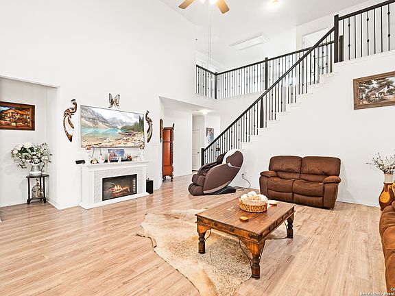 3rd image of 9203 AVONDALE PARK