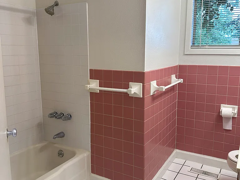 1029 N Lincoln St — Photo 10