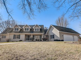 7131 Foxfire Dr, Crystal Lake, IL 60012