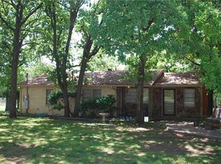 401 Center Ln, Fort Worth, TX 76140