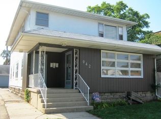 942 North Ave APT 2S, Waukegan, IL 60085