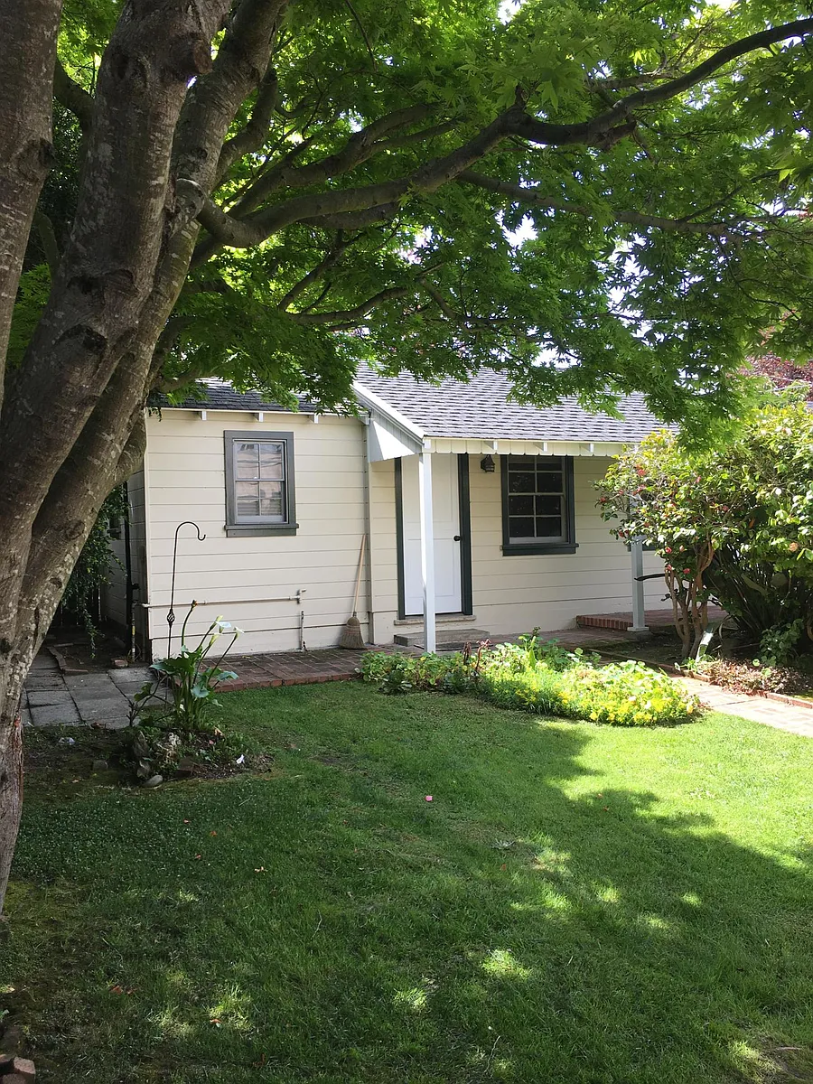 Building Photo - 1033 Chula Vista Ave