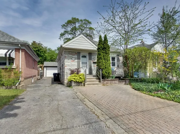 35 Blakley Ave, Toronto, ON M6N 3Y4