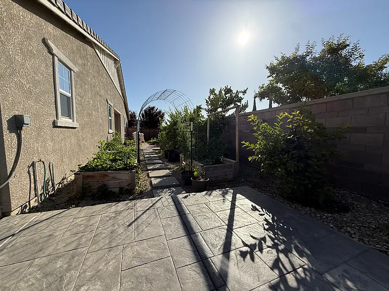 672 Chimes St — Photo 15
