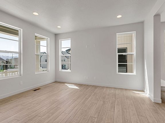5th image of 412 W 3050th St N