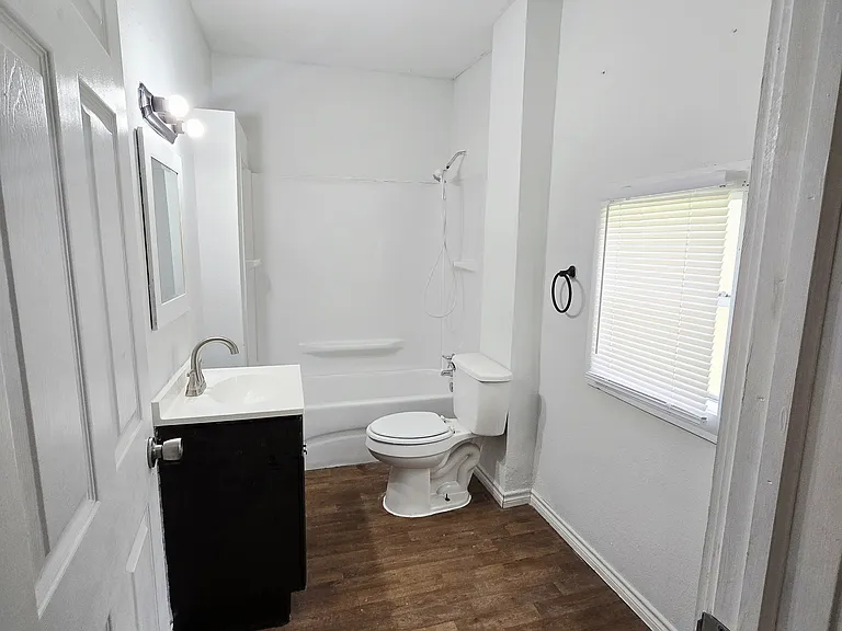 18 N Avenue C — Photo 17