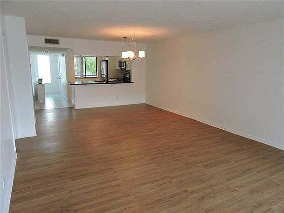 4th image of 427 Lakeview Dr APT 203