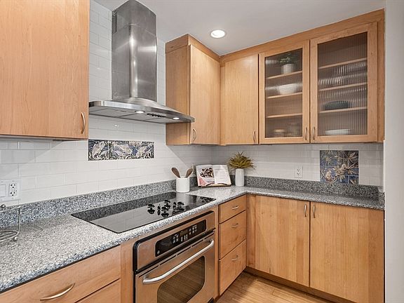 4th image of 16 Harcourt St APT 4C