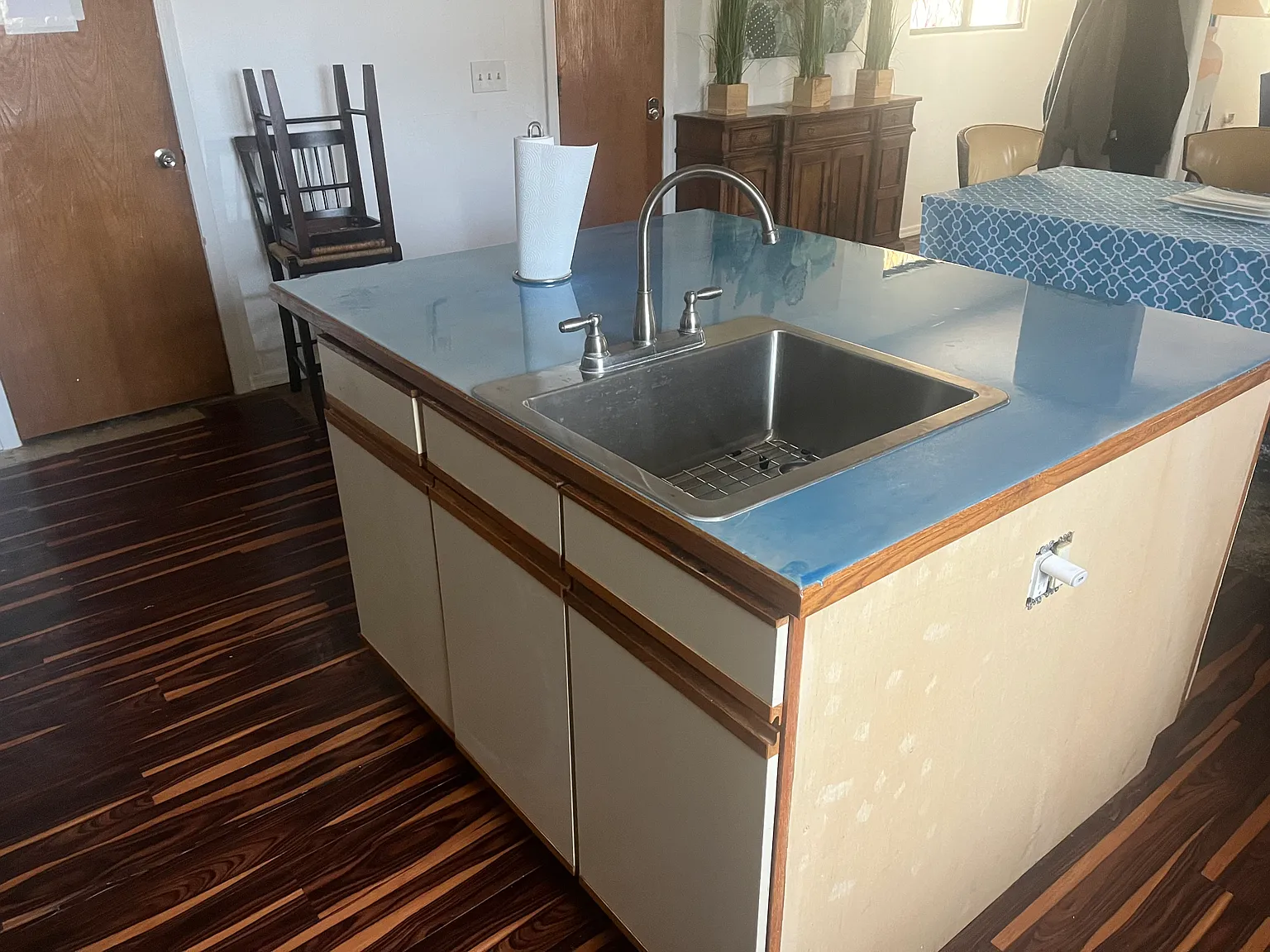 3 bed, 1950 sqft, $2,500 — Photo 2