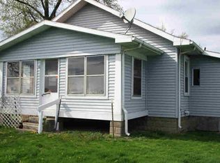 1259 Longleaf Ln, Flora, IL 62839