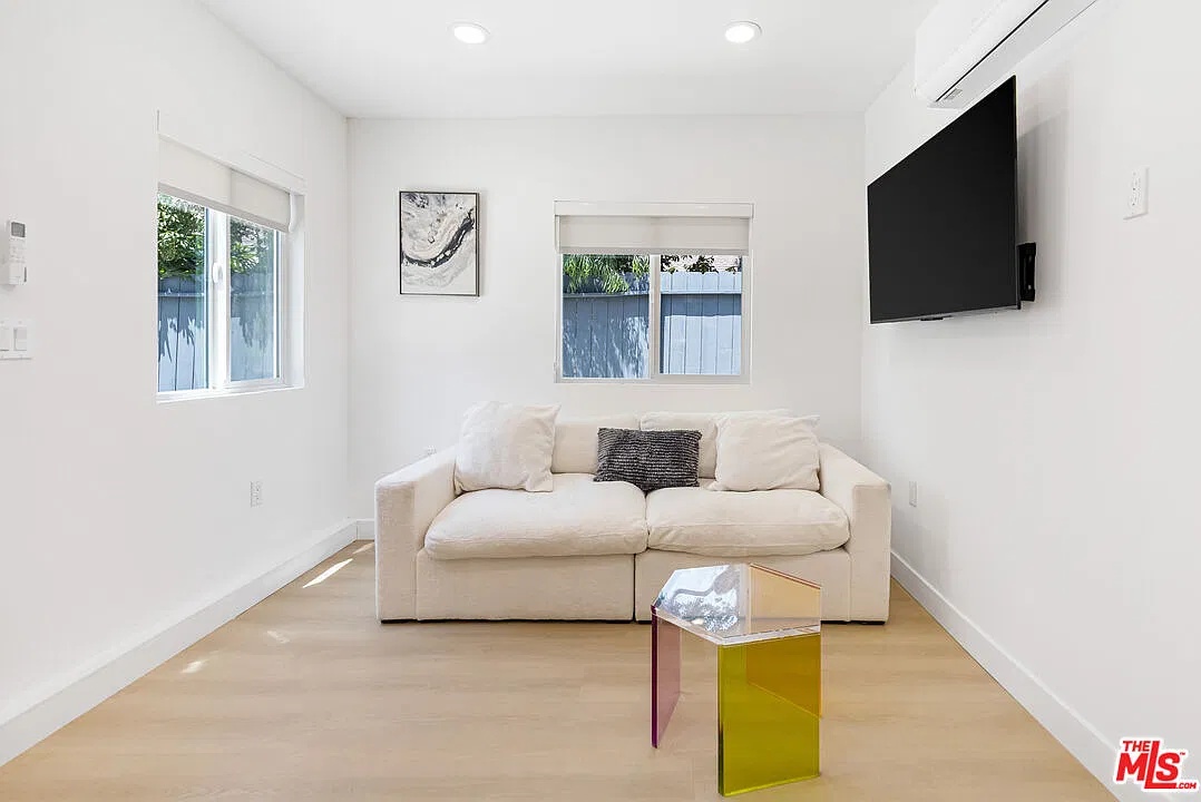 1 bed, 1.0 bath, $2,395 — Photo 3