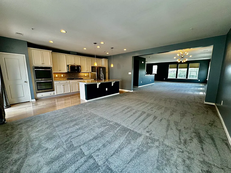 661 E Church St #B — Photo 9