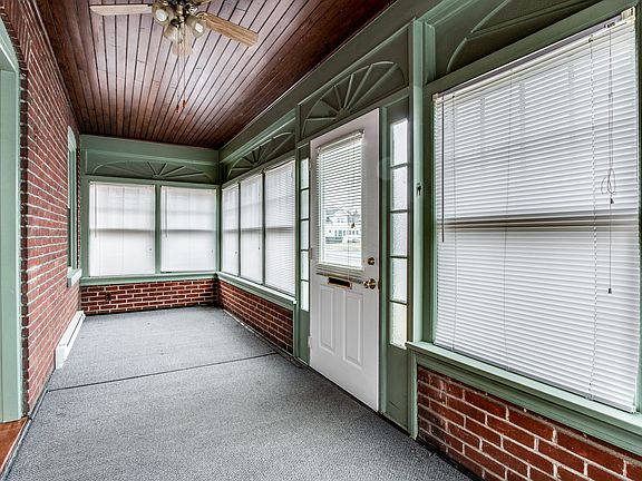 Front porch w/ heat