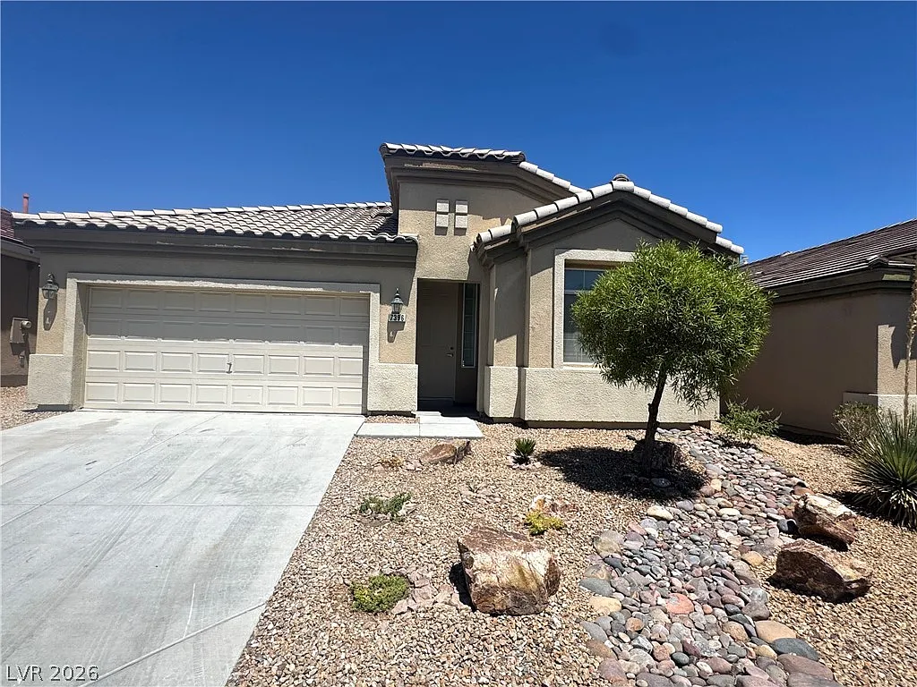 3 bed, 2.0 bath, 1471 sqft, $2,045 — Photo 1