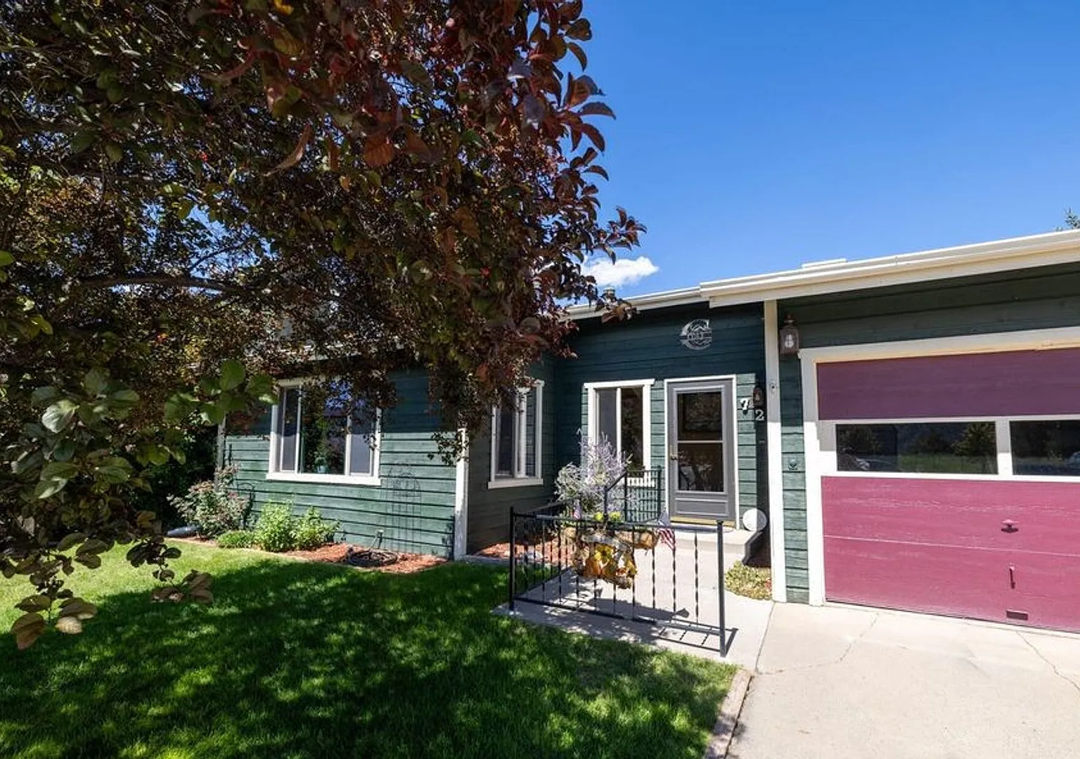 Charming 3-Bedroom Ranch for Rent in Prime Location! — Photo 1