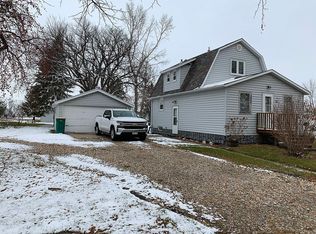 111 E 2nd St, Argyle, MN 56713